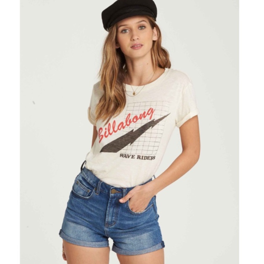 ๐ฅ๐ฅNWOT BILLABONG - SHORT SLEEVE TEE๐ฅ๐ฅ - Picture 2 of 4